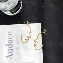 Load image into Gallery viewer, Boucles d'oreilles punk visage humain pour femme
