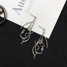 Load image into Gallery viewer, Boucles d'oreilles punk visage humain pour femme

