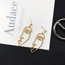Load image into Gallery viewer, Boucles d'oreilles punk visage humain pour femme
