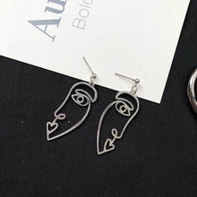 Load image into Gallery viewer, Boucles d'oreilles punk visage humain pour femme

