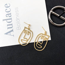 Load image into Gallery viewer, Boucles d'oreilles punk visage humain pour femme
