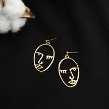 Load image into Gallery viewer, Boucles d'oreilles punk visage humain pour femme
